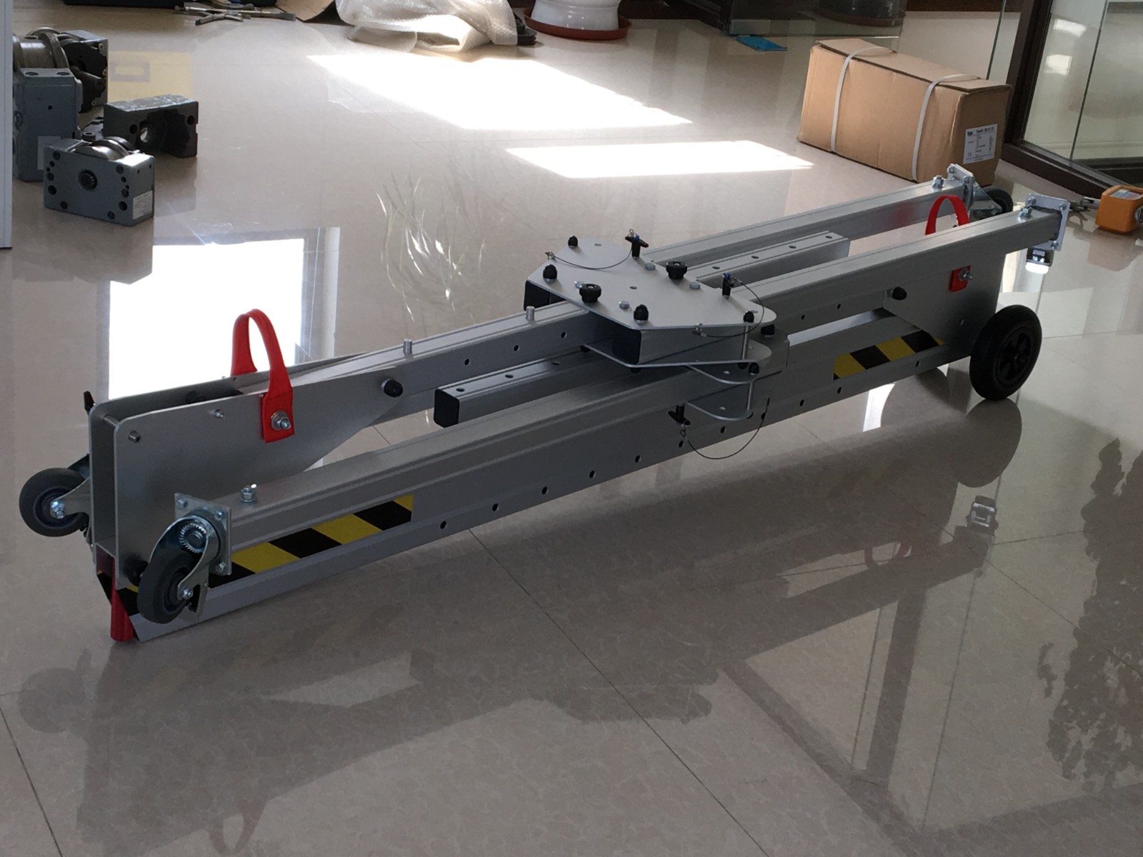 Foldable mobile gantry crane