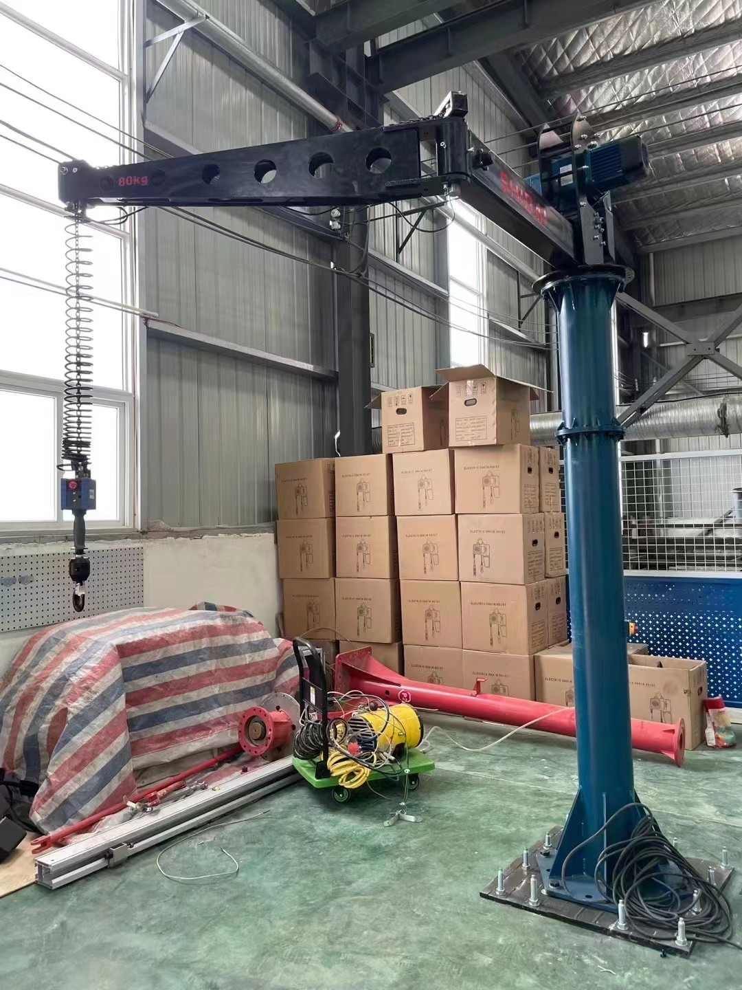 Electric slewing jib crane