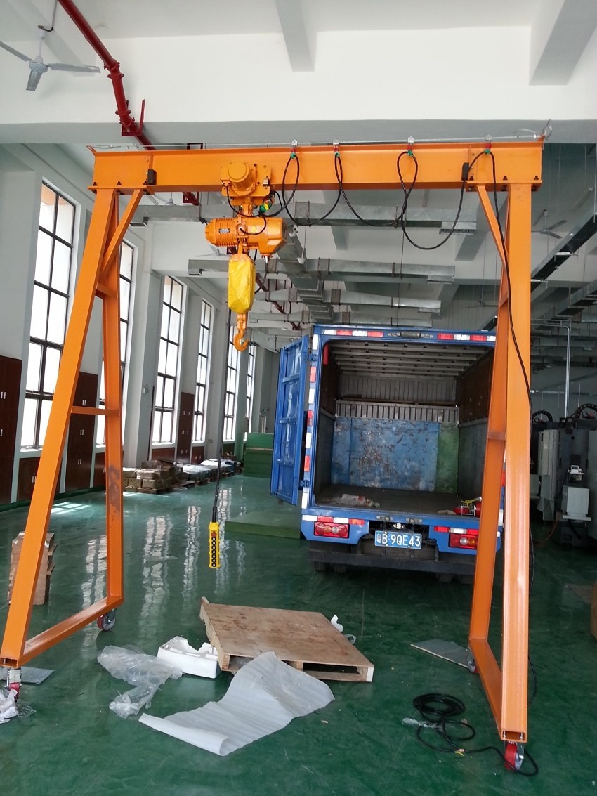 Garage mini gantry crane