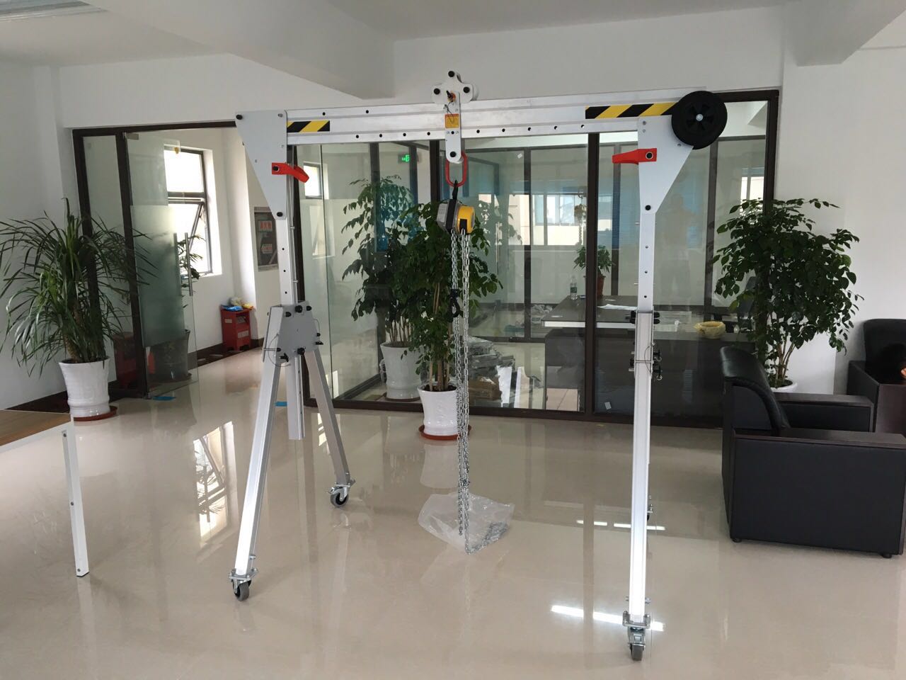 Aluminum mini gantry crane