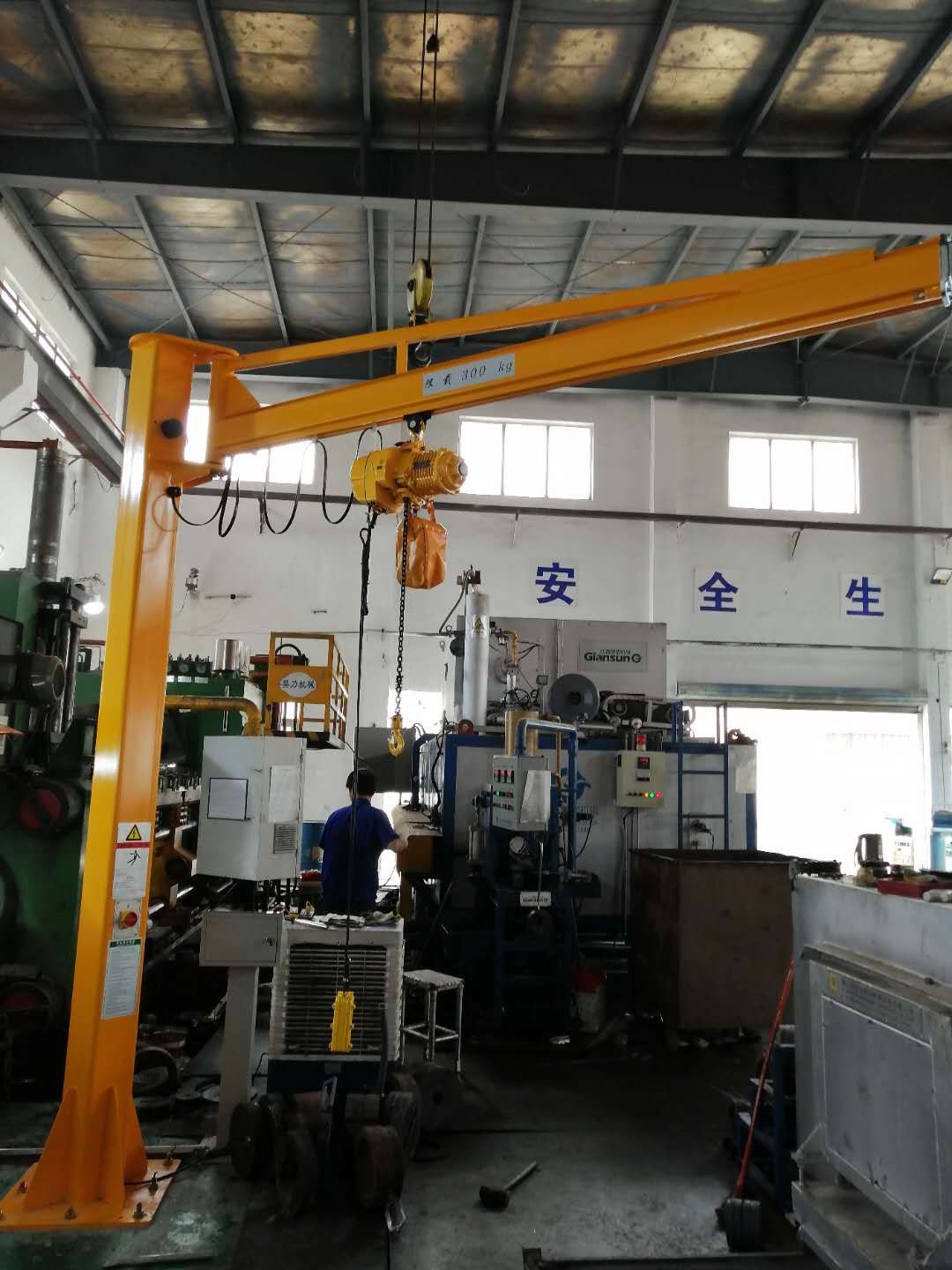 Floor mounted jib crane